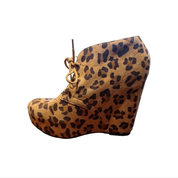 Pre-Owned Great Condition Soda Leopard Print Faux Suede Multicolor Wedge Size 7! - Picture 1 of 15
